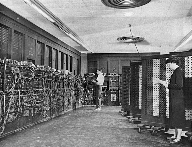 ../../_images/eniac.jpg